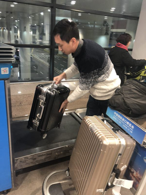 駐守機(jī)場的春運(yùn)守望者:每天走一場&ldquo;微馬&rdquo;